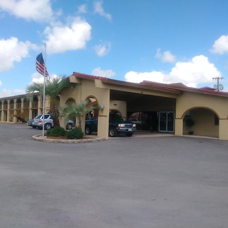 Days Inn By Wyndham San Antonio Lytle Exterior foto